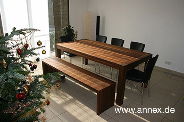 Tisch und Bank aus Massivholz